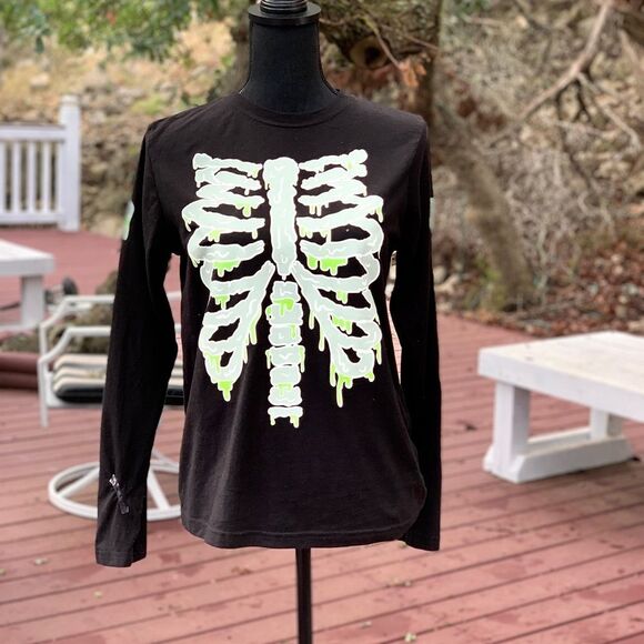 Set of 2 Halloween Glow In The Dark T Shirts - Picture 8 of 12